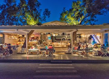 greece/santorini/perissa/nightclub/chilli-lounge-bar