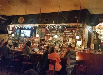 Genna's Lounge