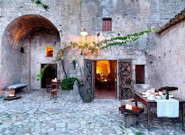italy/matera/sasso-caveoso/nightclub/sextantio-le-grotte-della-civita