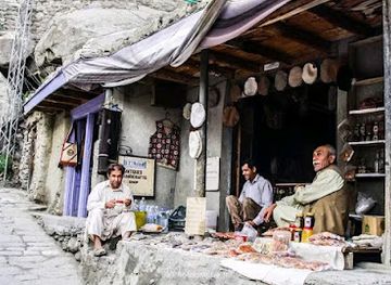 pakistan/karimabad/nightclub/karimabad-bazar