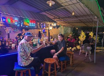 thailand/ayutthaya/wat-chaiwatthanaram/nightclub/imagine-bar-by-tia