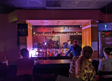 wisconsin/madison/university-of-wisconsin-madison/nightclub/mom-s-bar