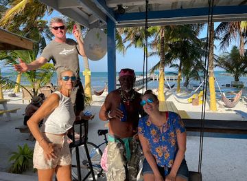 belize/caye-caulker/nightclub/bender-s-beach-bar