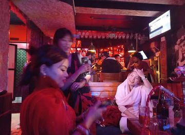 nepal/kanchenjunga-base-camp/nightclub/gothic-rave-bar