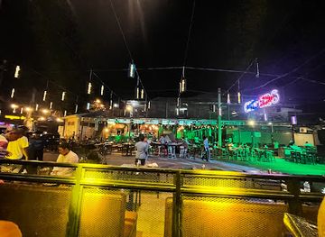 cambodia/siem-reap/charles-de-gaulle-boulevard/nightclub/cheers-bar-angkor