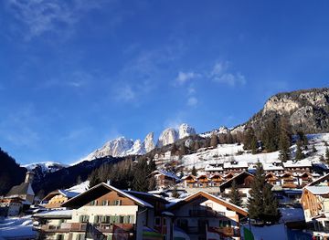 italy/south-tyrol/nightclub/chalet-one-girls