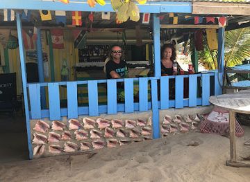 saint-vincent-and-the-grenadines/canouan/nightclub/coconut-bar-grill