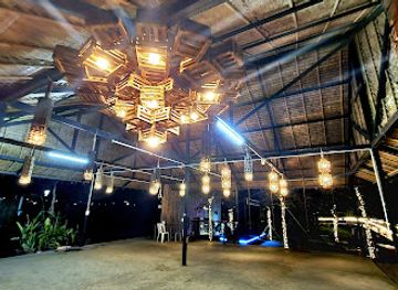 thailand/ayutthaya/wat-chaiwatthanaram/nightclub/lick-pub-bar-city-of-light