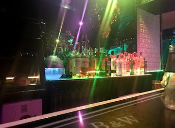 spain/madrid/chueca/nightclub/black-white