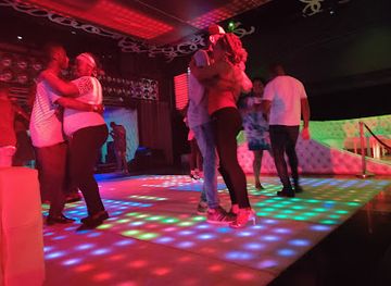 TRUST CLUB, Yaoundé