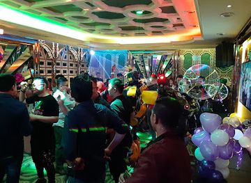 Deluxe Nite Club