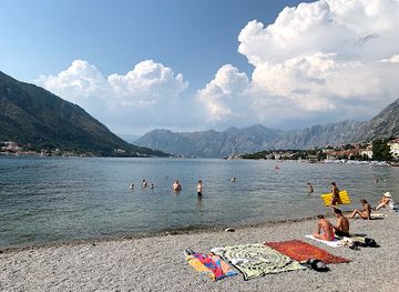 montenegro/kotor-bay/nightclub/parking-beach-club