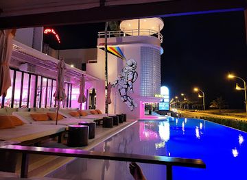 thailand/phuket/karon/nightclub/zippy-day-club