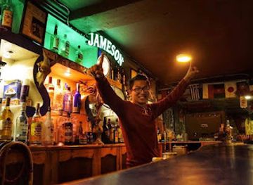 nepal/makalu-base-camp/nightclub/irish-pub