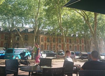 france/versailles/chateau-de-versailles/nightclub/les-badauds