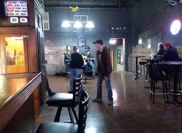 illinois/garden-of-the-gods/nightclub/linemen-s-lounge