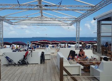 sint-maarten/le-galion-beach/nightclub/waikiki-beach