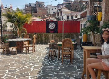 mexico/taxco/nightclub/yolotl-cerveza-artesanal