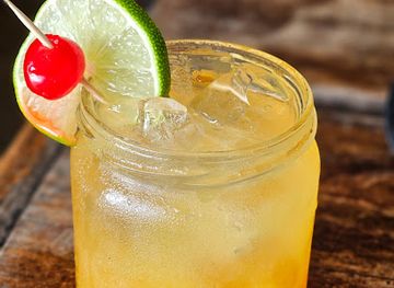 honduras/utila/nightclub/the-safety-stop