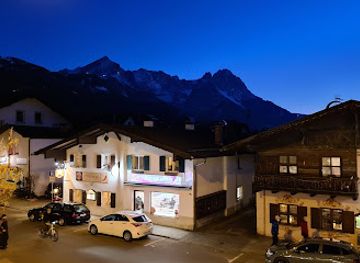 germany/zugspitze/nightclub/pub-33