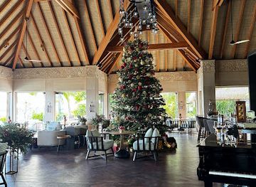 maldives/gulhi-island/nightclub/peacock-alley