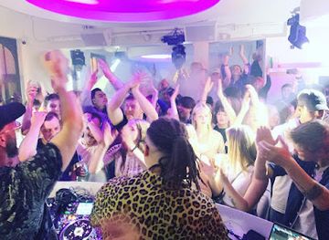 belgium/ypres/nightclub/charlie-brown-s