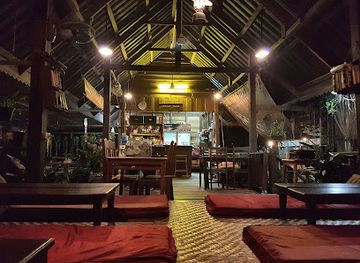 laos/si-phan-don-four-thousand-islands/nightclub/street-view-cafe-bar