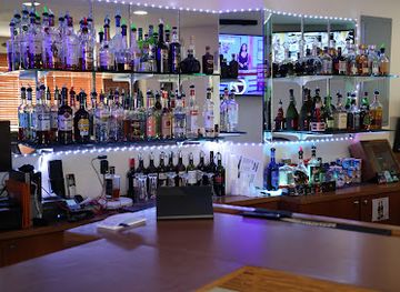 the-bahamas/grand-bahama/nightclub/a-step-up-bar-and-lounge