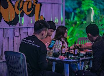 cambodia/battambang/sangkat-svay-por/nightclub/vintage-beers-house