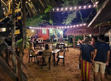 sri-lanka/arugam-bay/nightclub/hideaway-blue-cafe-and-bar