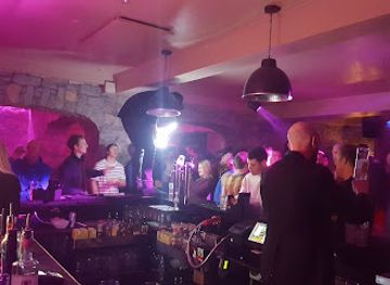 france/val-d-isere/nightclub/dick-s-tea-bar