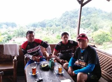 indonesia/bukit-lawang/nightclub/on-the-rocks-bungalow