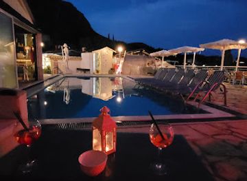 greece/corfu/paleokastritsa/nightclub/vivaria-pool-bar
