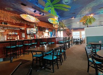 Hurricane Mo's Beachside Bar And Grill