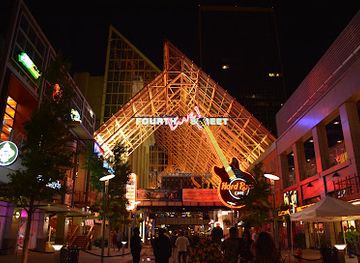 kentucky/louisville/downtown/nightclub/fourth-street-live