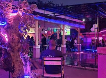FUCHSIA Bar Lounge