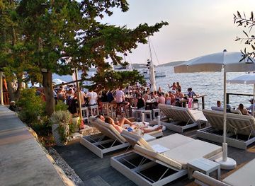 Hula Hula Hvar - Beach Bar & Restaurant