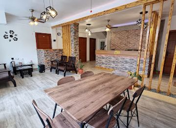 maldives/fuvahmulah-island/nightclub/track-view-cafe