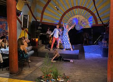 guatemala/lake-atitlan/nightclub/chapiteau-circus-bar