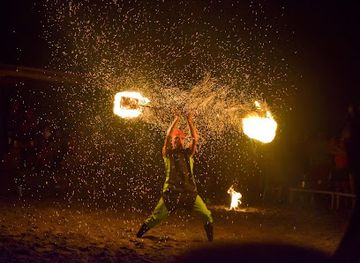 philippines/anawangin-cove/nightclub/anawangin-escapade