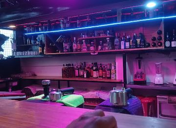 La-Clu-Bar Lounge & Cafe