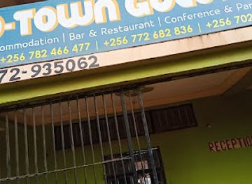 uganda/lake-bunyonyi/nightclub/mid-town-guest-house