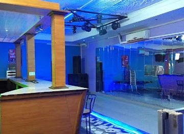 zambia/batoka-gorge/nightclub/the-queens-nightclub