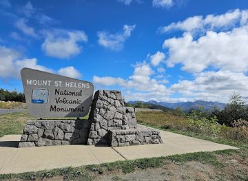 washington/mount-st-helens-national-volcanic-monument/nightclub/mount-st-helen-sign