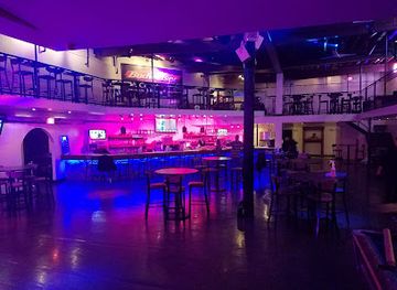 new-york/adirondack-mountains/nightclub/retro-live