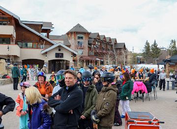 montana/big-sky/nightclub/umbrella-bar