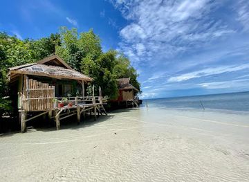 indonesia/togean-islands/nightclub/bahia-tomini-eco-resort