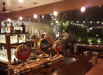 cambodia/siem-reap/old-market-area/nightclub/scribe-bar-at-fcc-angkor-by-avani