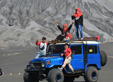 indonesia/mount-bromo/nightclub/sewa-jeep-bromo-murah