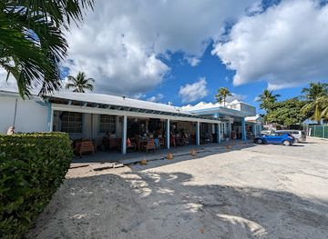 the-bahamas/rum-cay/nightclub/cabbage-beach-bistro-and-marketplace